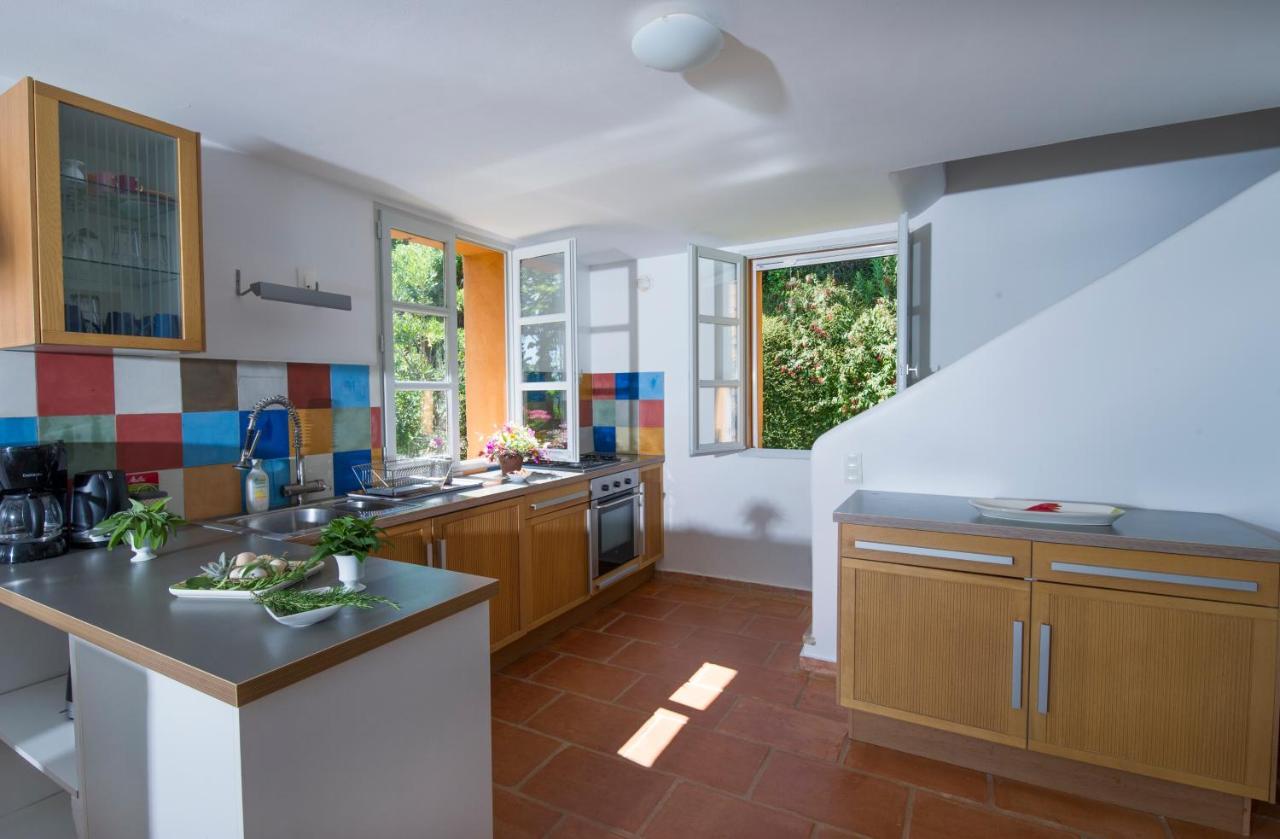 Вилла House With Garden And Sea View Ла-Лонд-ле-Мор Экстерьер фото