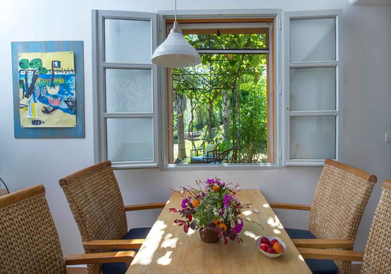 Вилла House With Garden And Sea View Ла-Лонд-ле-Мор Экстерьер фото